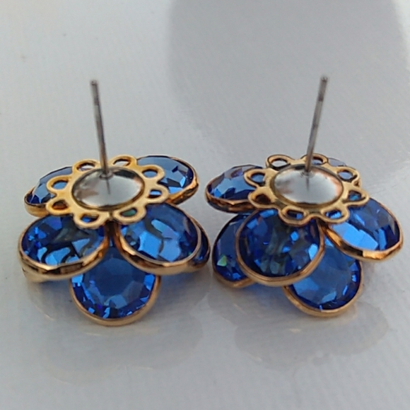 NWOT VINTAGE Swarovski Savvy Blue Crystal Earrings - Picture 8 of 8